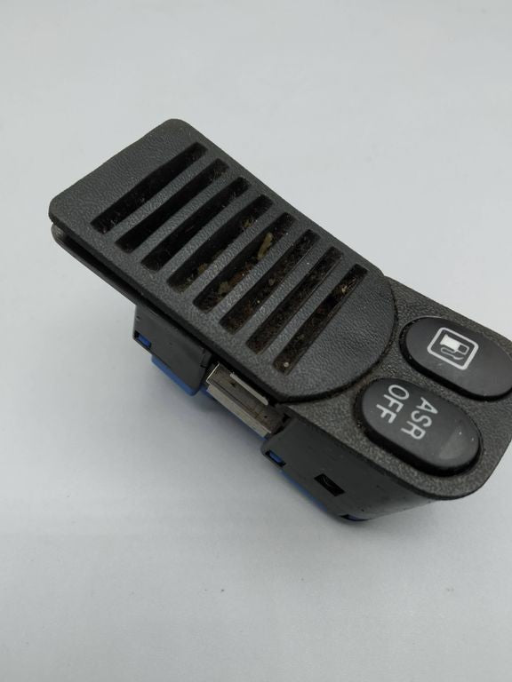 Alfa Romeo 147 2003 Diesel Fuel tank opening switch button 156040104 