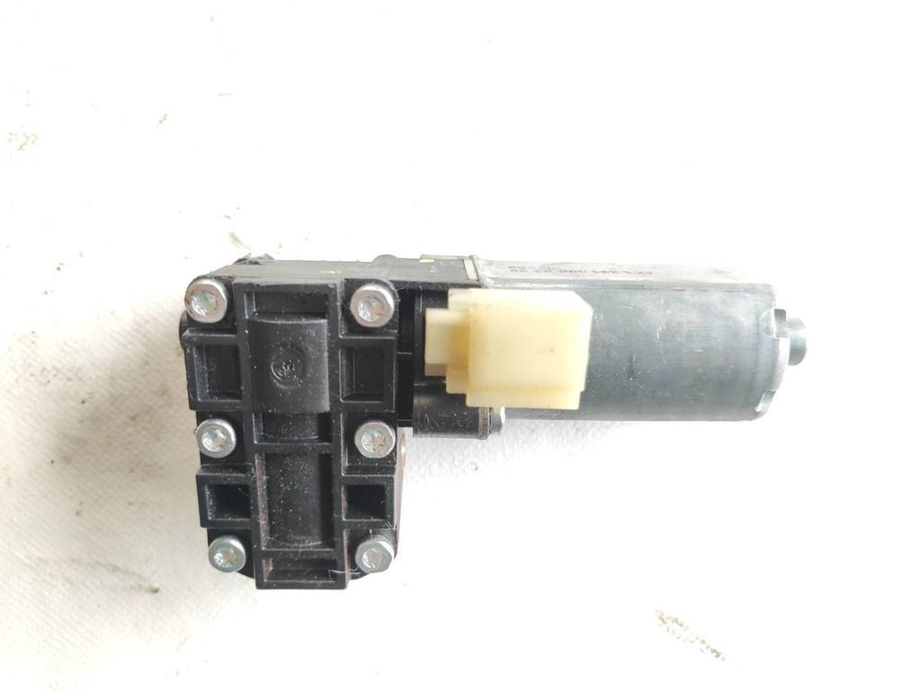 Mercedes-Benz C W205 2014 Steering column adjust motor A2314600225 