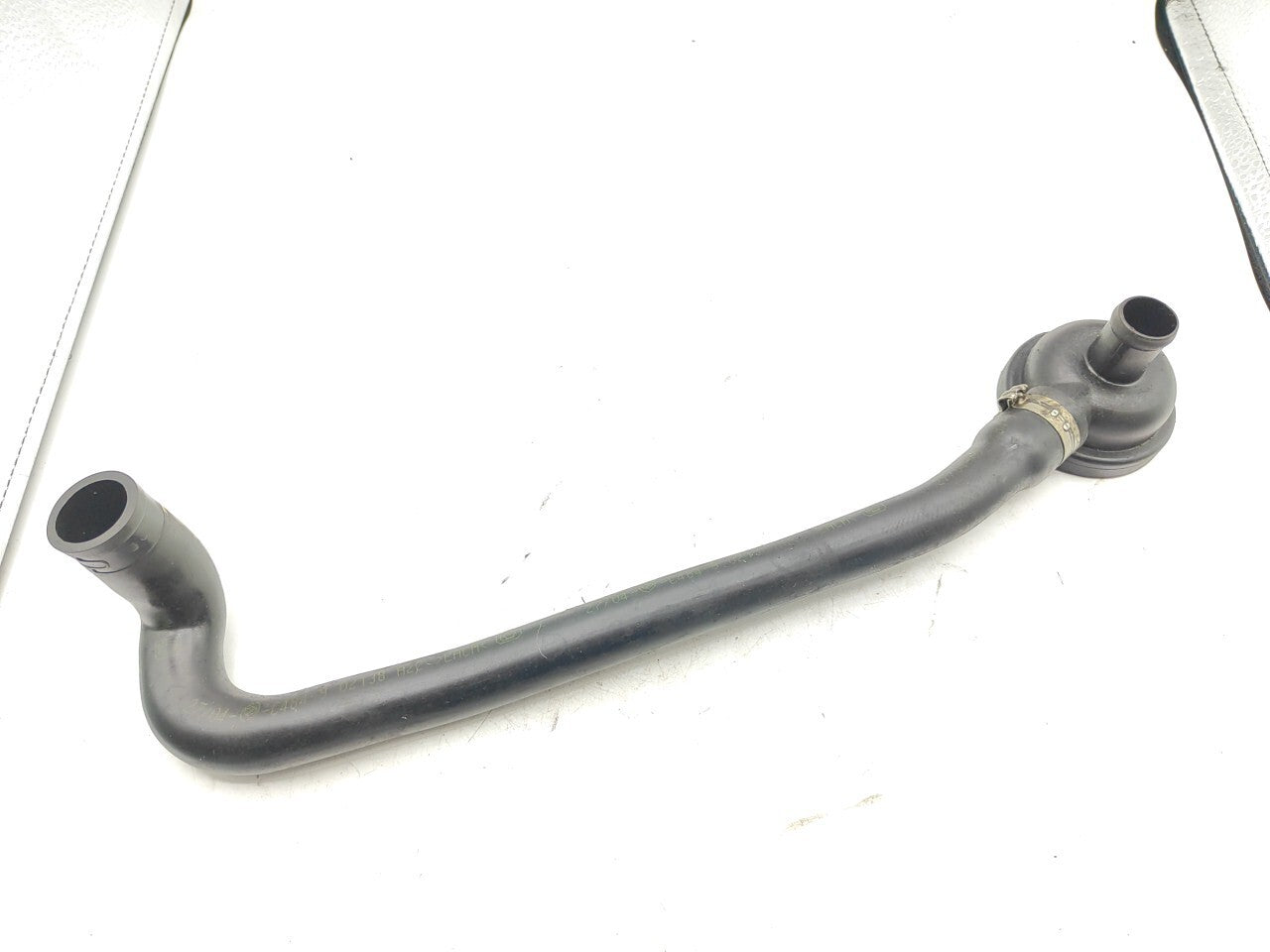 Alfa Romeo GT 1.9JTD 110kW 2006 Engine Breather Pipe Hose 3911170916