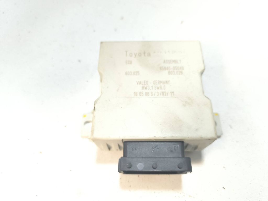 Toyota Avensis T250 2006 Window wiper relay 8594005040 
