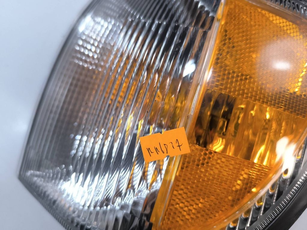 Nissan Pathfinder R50 1999 front left turn indicator light 