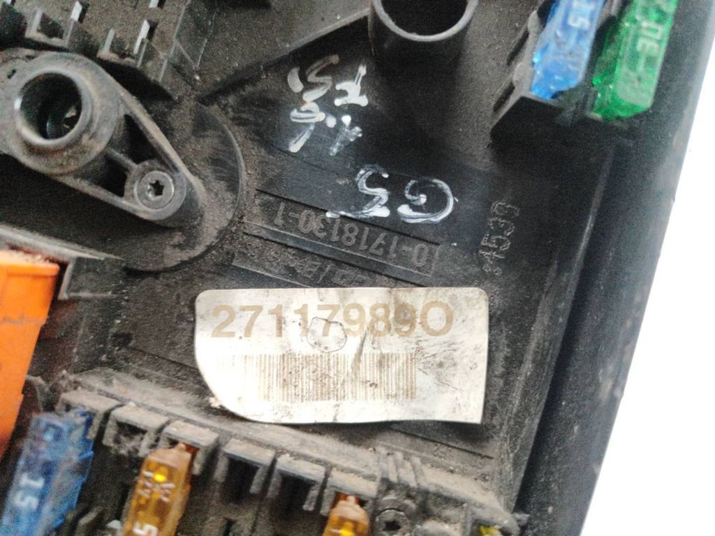 Volkswagen Golf V 2003 Fuse module 017181301 