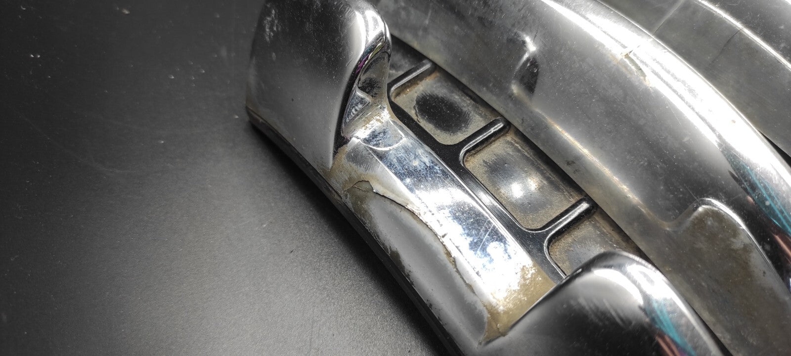 Alfa Romeo 147 1.9JTD 103kW 16V 2003 Front Bumper Center Grill 46556597