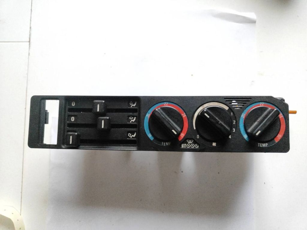 BMW 5 E34 525i Petrol 1993 Climate control unit module 8390070 