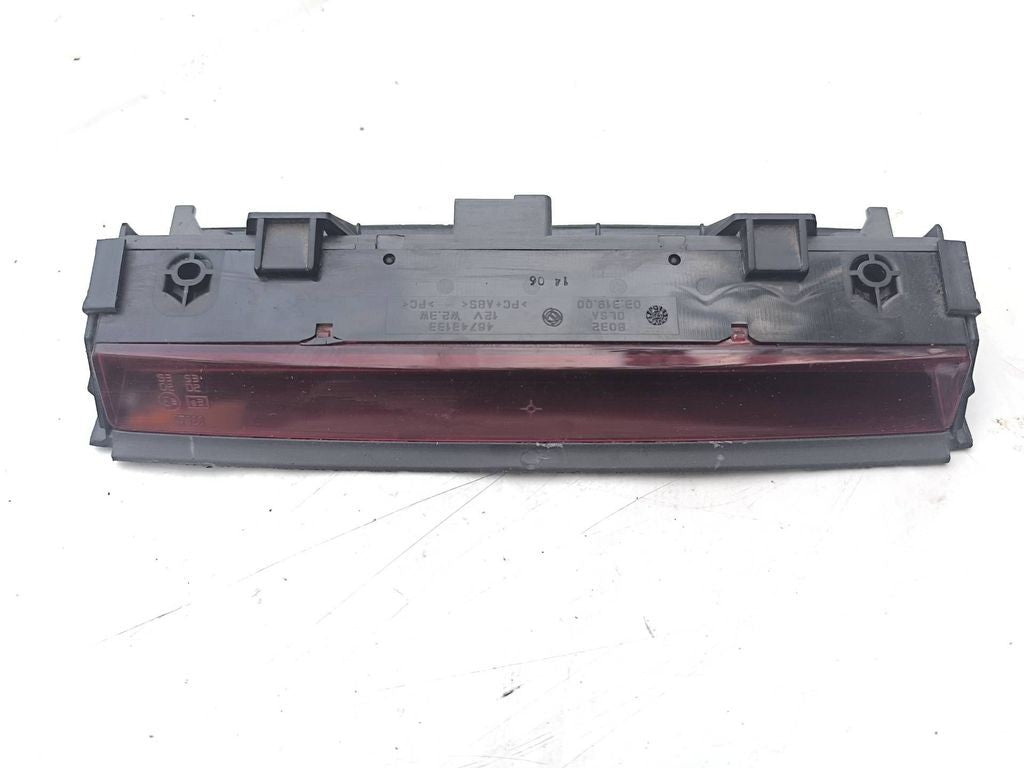 Alfa Romeo 147 2005 Third brake center stop light 46743133 