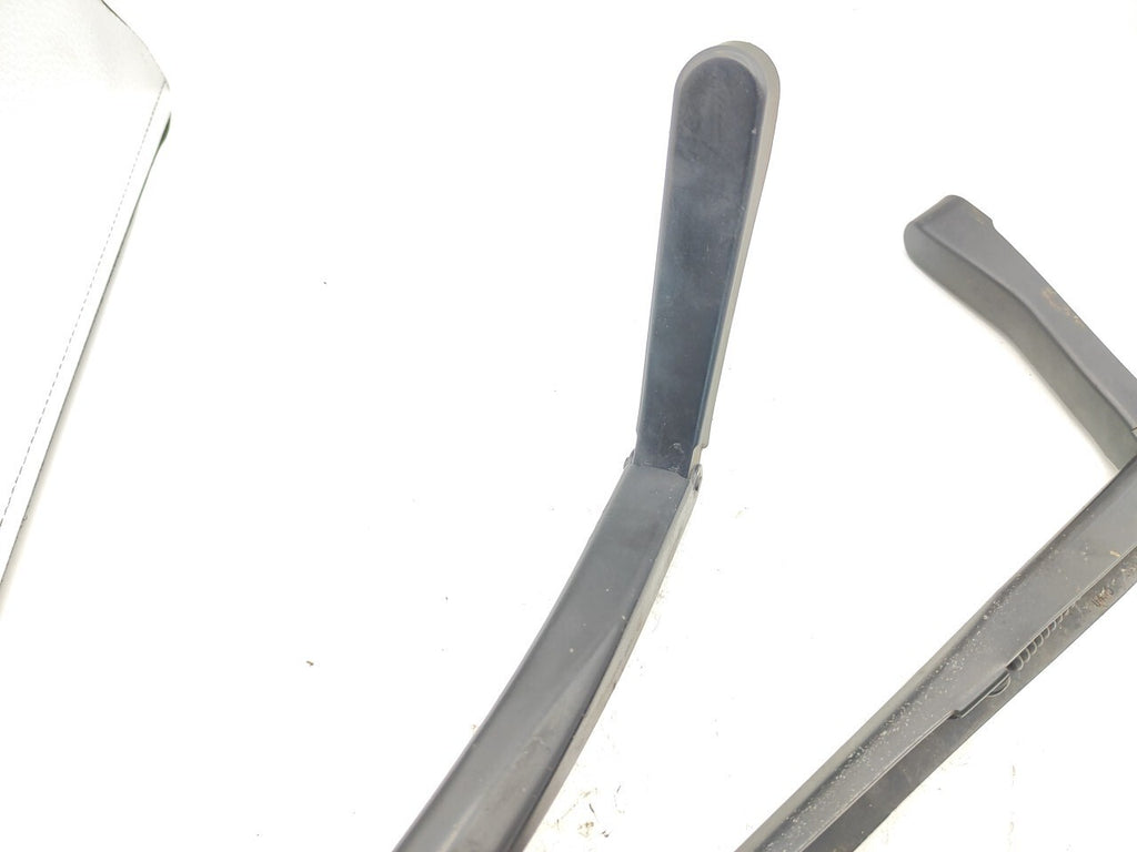 Alfa Romeo GT 2.0JTS 122kW 2005 LHD Windshield Wiper Blade Arm