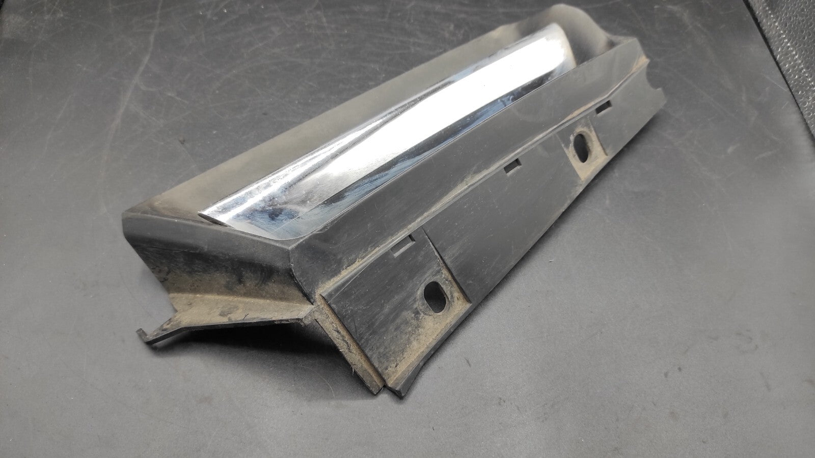 Alfa Romeo 156 2.4JTD 110kW 2002 Front Right Upper Bumper Grill 156017391