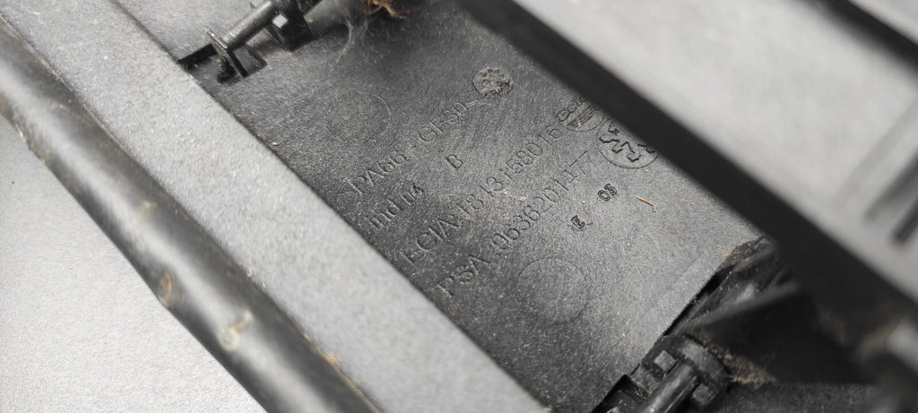 Peugeot 607 3.0i V6 2002 Center Console Armrest Top Part Black 9636201477