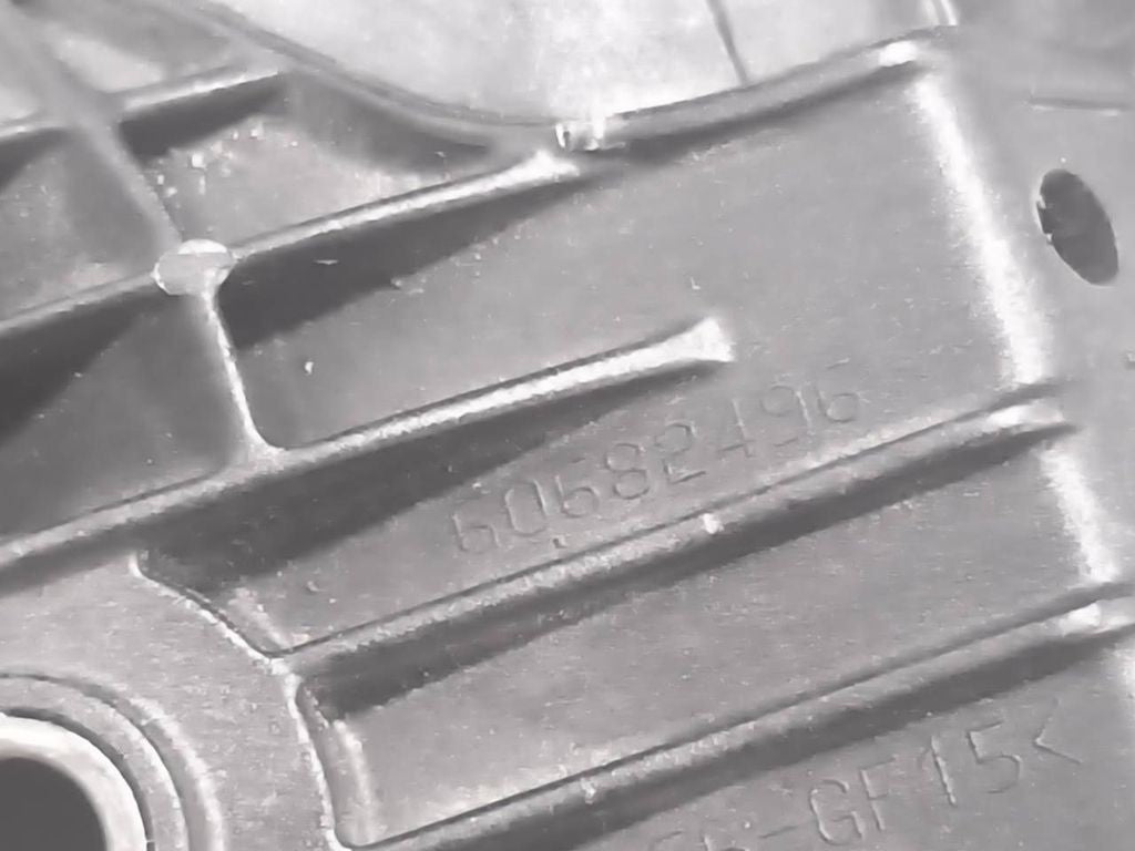 Alfa Romeo GT 2005 Badge logo emblem bracket 60682496 