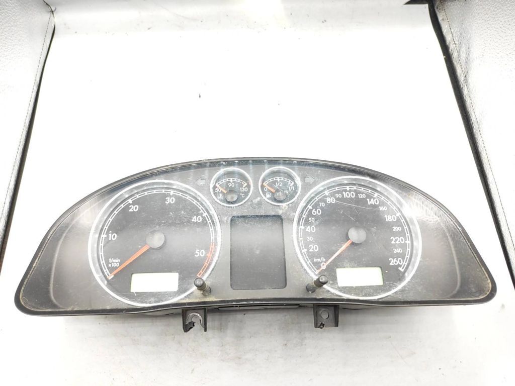 Volkswagen PASSAT B5.5 2002 LHD speedometer instrument cluster 3B0920805A 