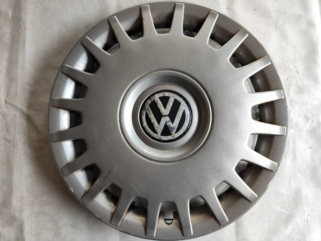 Volkswagen Golf IV 2001 R15 wheel hub cap trim 1J0601147H 