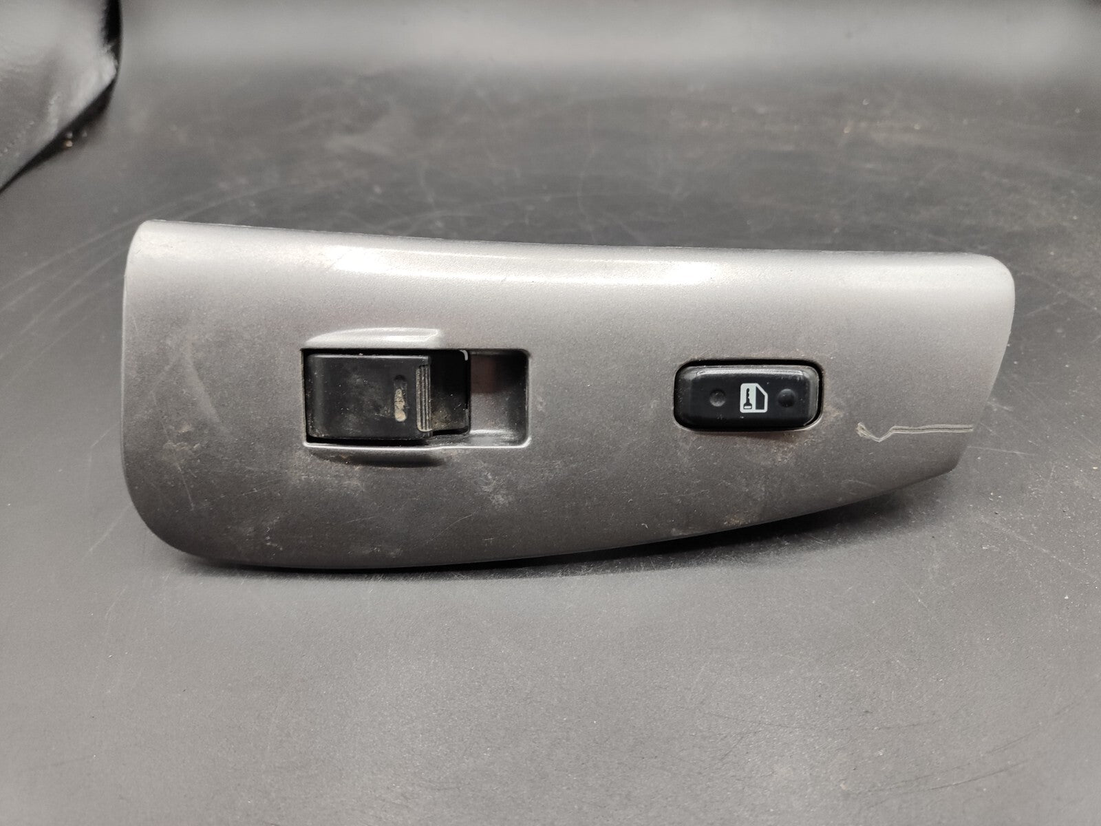 Pontiac Vibe 2004 LHD Front Right Electric Window Switch Button 7423101030