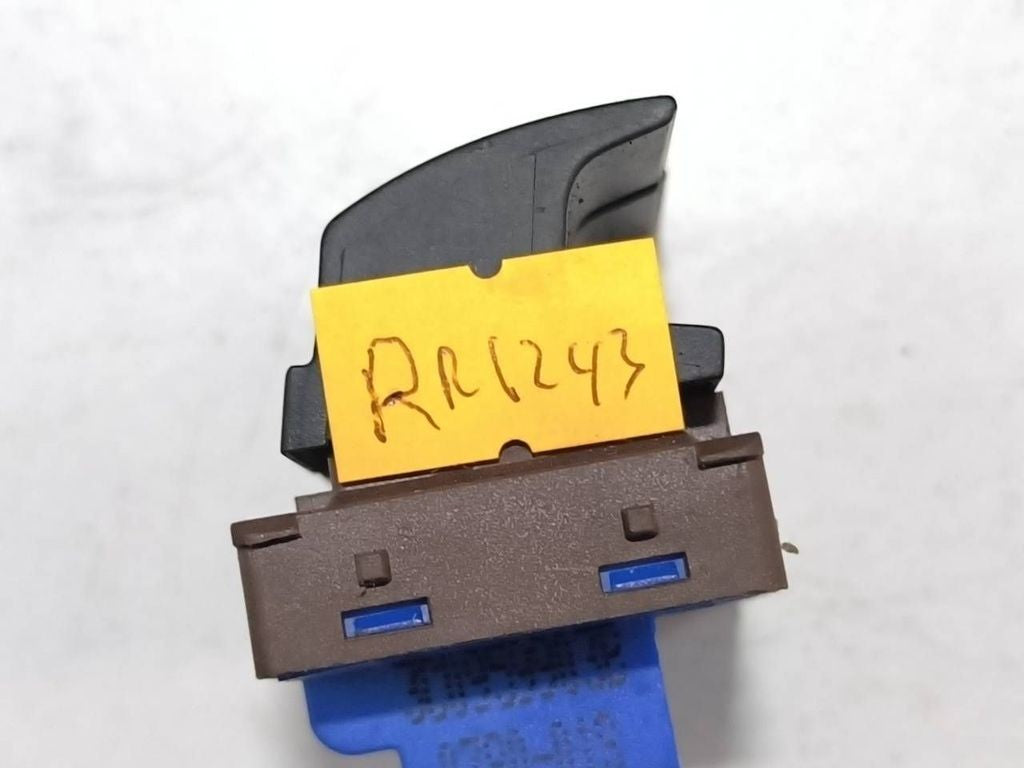 Volkswagen PASSAT B6 2007 Diesel Fuel tank opening switch 3C0959903B 