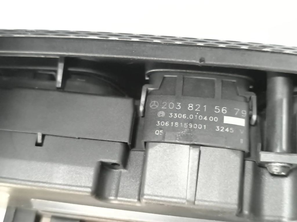 Mercedes-Benz C W203 2002 Front AC Radio Trim A set of switches 2038215679 