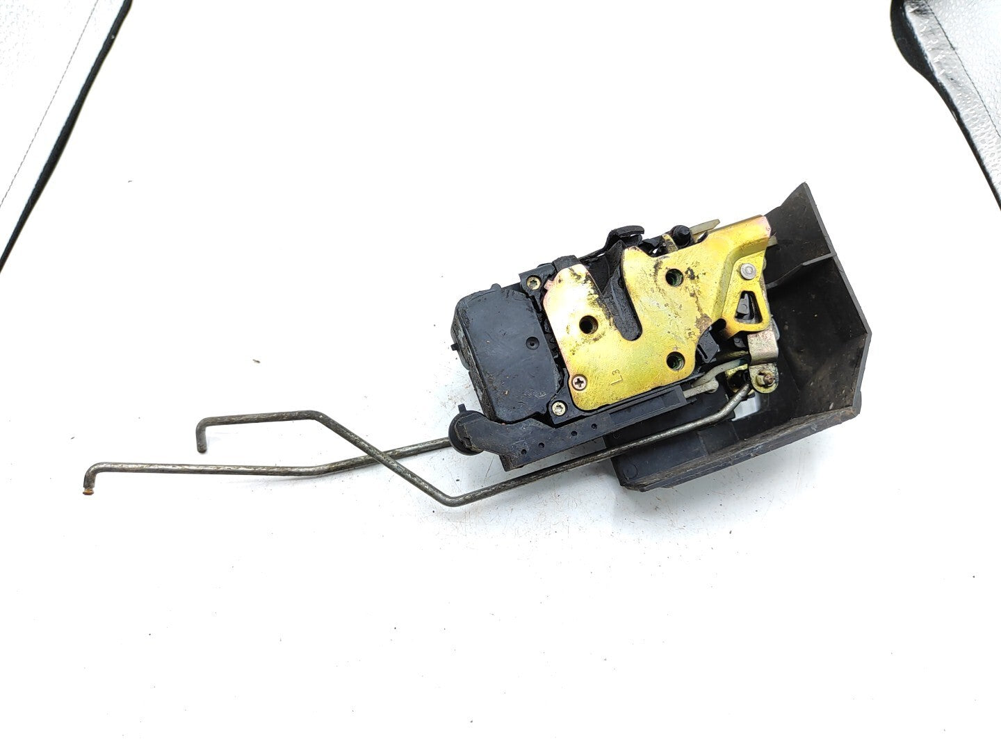 Alfa Romeo 156 2.4JTD 100kW 2000 LHD Front Left Door Lock Latch