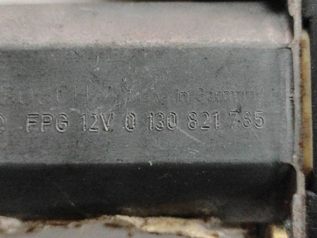 Audi A6 S6 C5 4B 2001 rear right window regulator motor 0130821785 