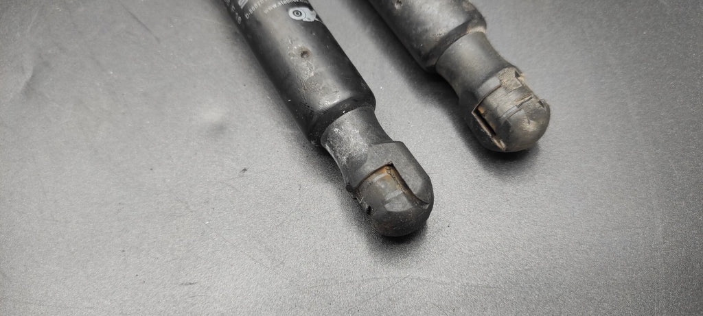 Alfa Romeo 159 SW 2.4JTDm 147kW 2007 Rear Tailgate Gas Shock Set 60683933