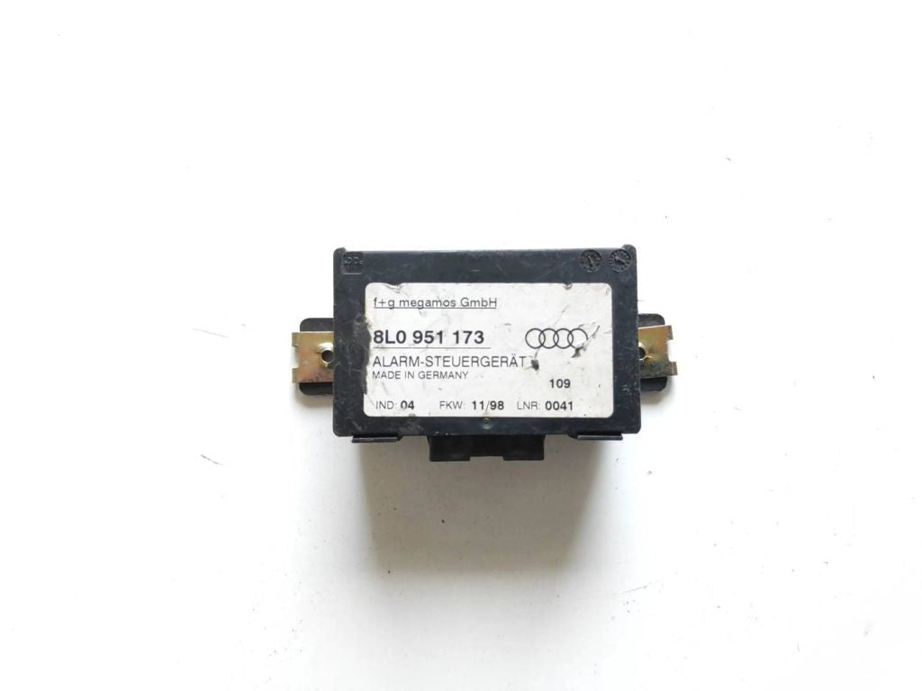 Audi A8 S8 D2 4D 1999 Alarm control unit module 8L0951173 