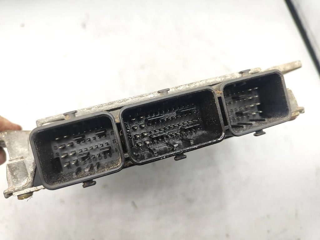 Peugeot 607 2.2 Petrol 2002 9647999180 Engine control unit module ECU 