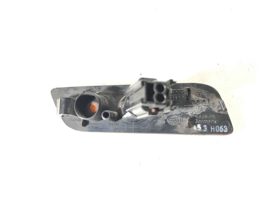 Volvo S80 2000 front left fender turn indicators light 