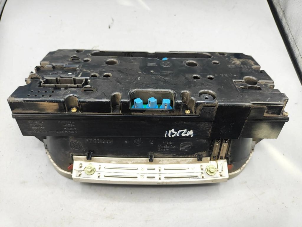 Seat Ibiza II TDI 1999 LHD speedometer instrument cluster 6K0919033JT 