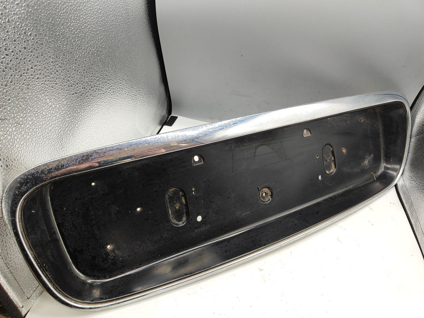 Rover 400 420 418 1996 Rear Number Plate Holder Trim Bar DRC100780