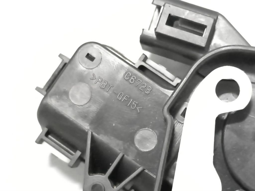 Mazda 3 BM III Hatchback 2014 Rear Tailgate trunk boot lock catch latch C6728 