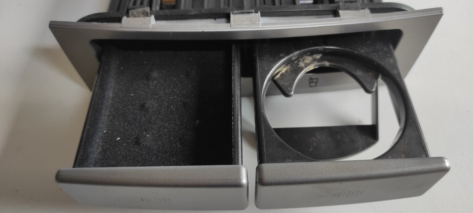 Alfa Romeo GT 1.9JTD 110kW 2004 Front Dashboard Cup Holder/ Storage