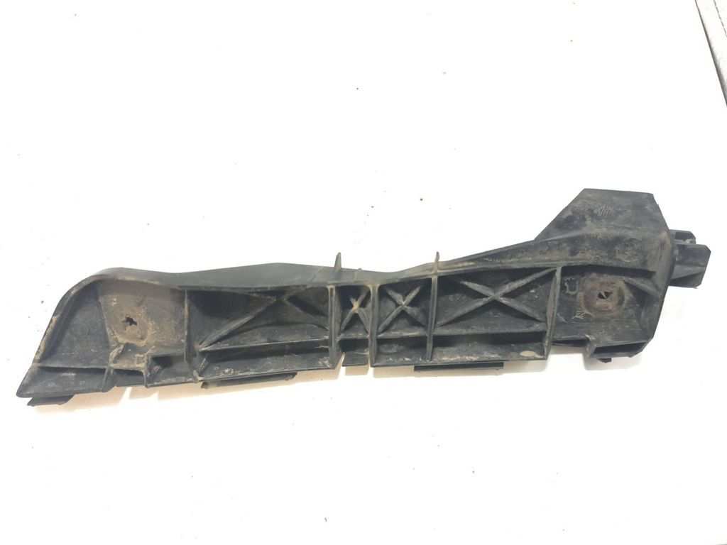 Toyota Avensis T250 2.2D-CAT 2006 Front left bumper mounting bracket 