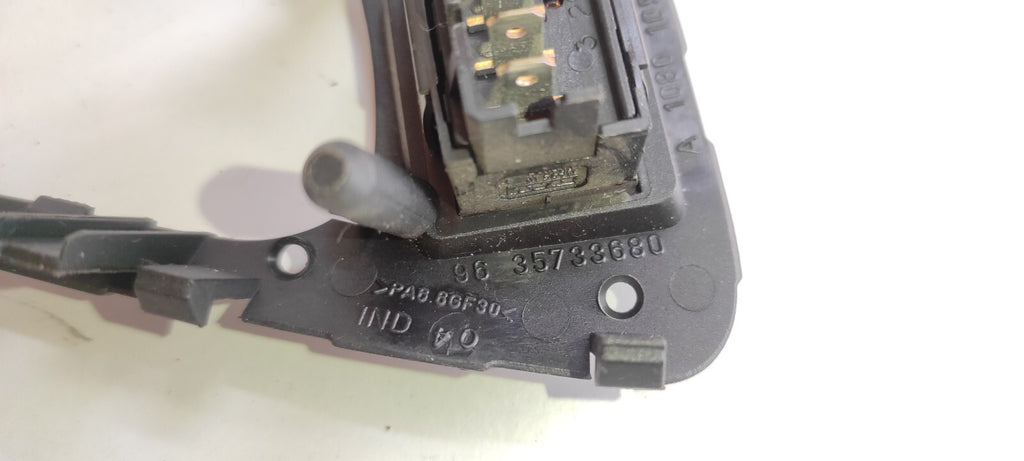 Peugeot 607 3.0i V6 2001 LHD Rear Left Electric Window Switch 9635733680