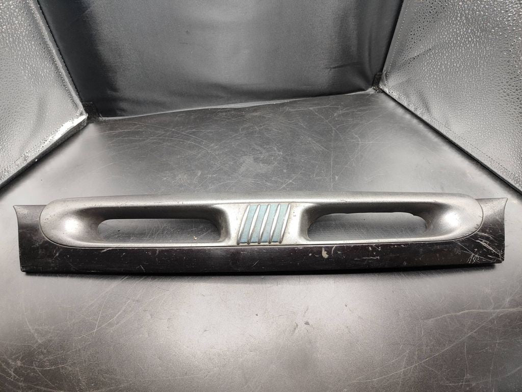 Fiat Marea 2000 Front bumper upper radiator grill / With small defect