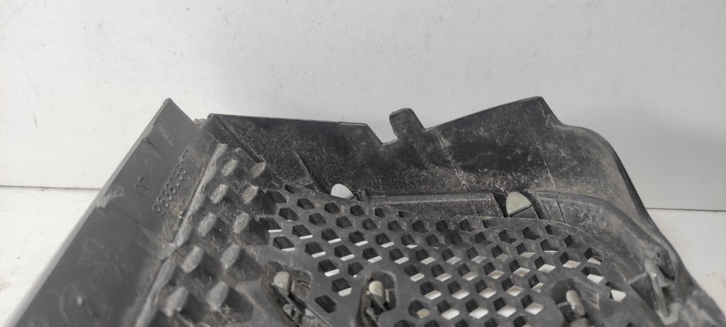 Peugeot 607 3.0 V6 2002 Front Bumper Logo Emblem 9638055177