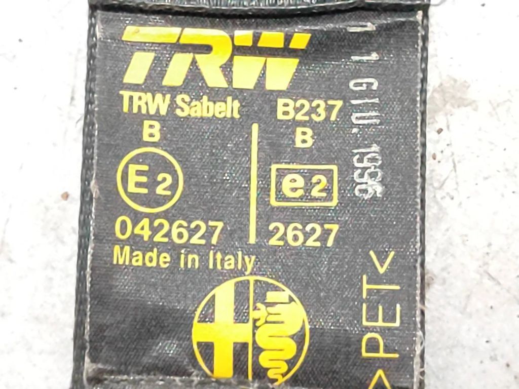 Alfa Romeo 155 1.8TS 103kW 1994 Rear Middle seat belt 042627 
