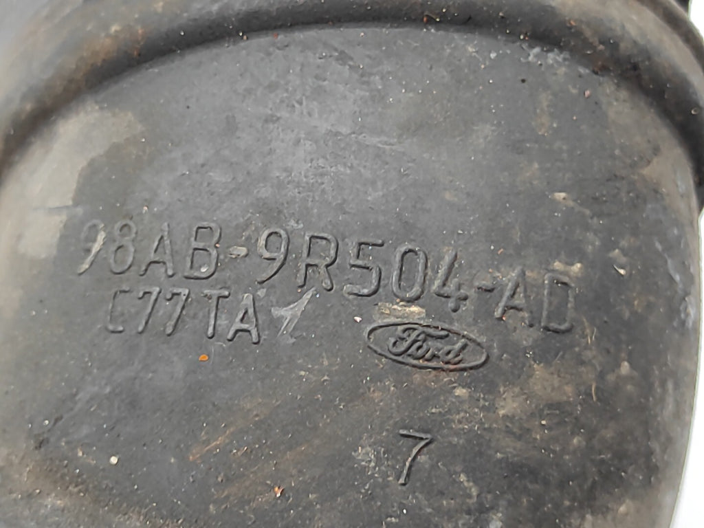 Ford Focus MK1 1.6i 74kW 2001 Engine Air Intake Pipe Hose 98AB9R504AD