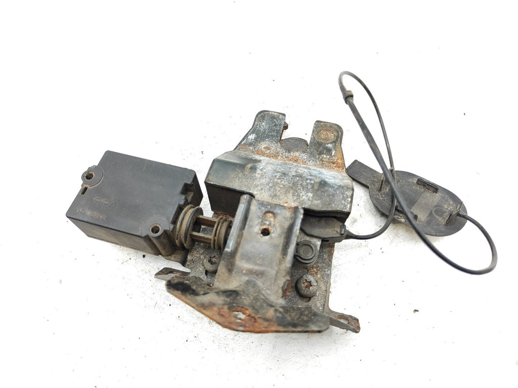 BMW 5 SERIES E39 530D 142kW Diesel 2001 Rear Tailgate Lock 8232520