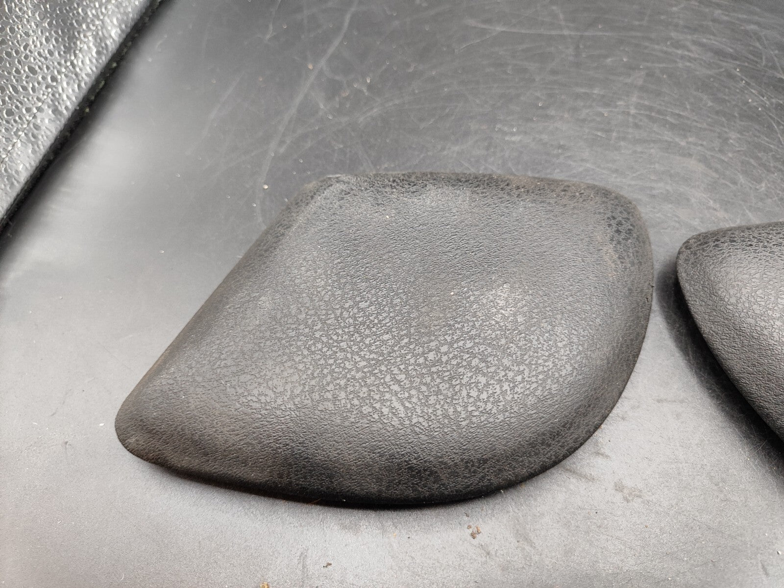 Alfa Romeo GT 1.9JTD 110kW 2008 Front Left Right Center Console Leather Trim Set