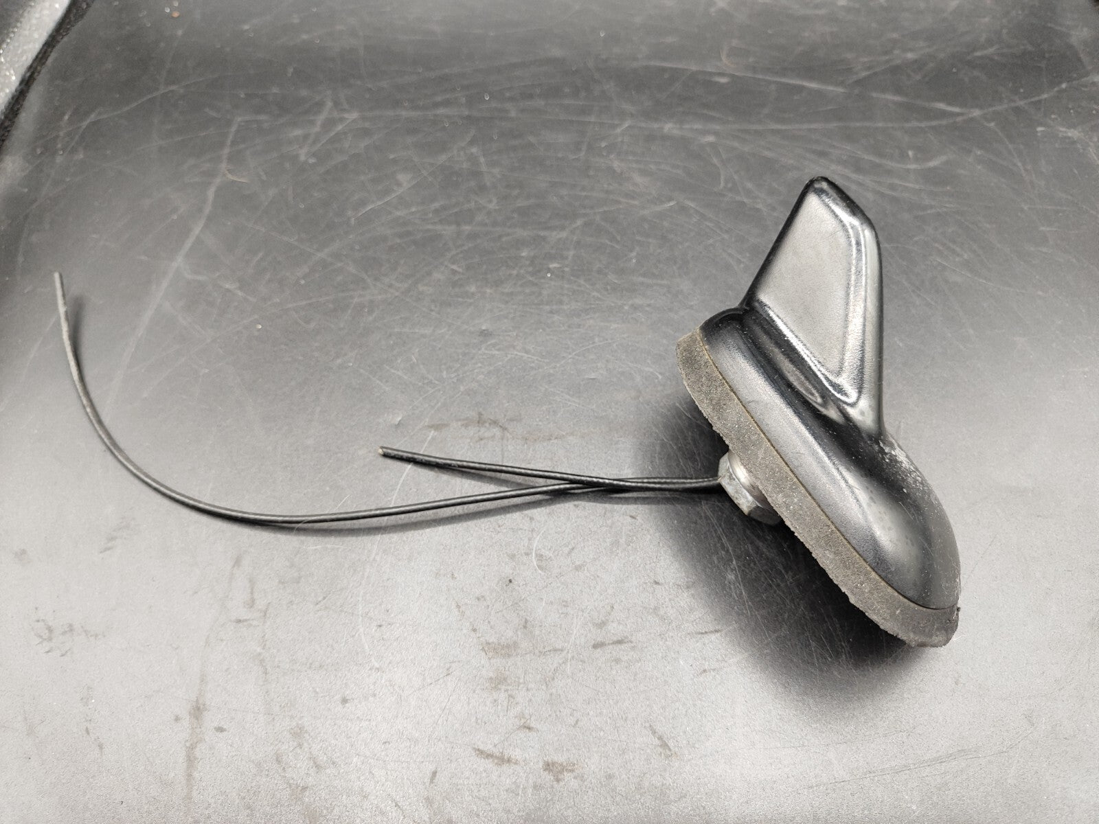 Volkswagen VW Passat B6 2006 Radio Shark Antenna 1K6035507E