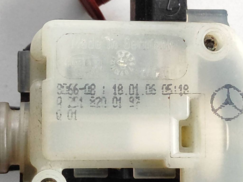 Mercedes-Benz ML W164 2005 Diesel Fuel tank cap lock A2516390007 