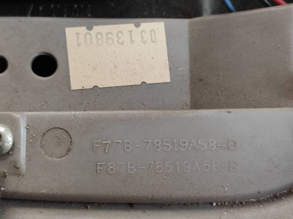 Ford Explorer 4.0 1998 Petrol front seat light F77B78519A58B 