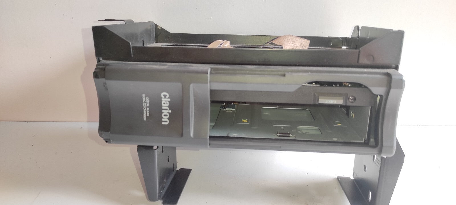 Peugeot 607 3.0i V6 2001 Rear Tailgate Trunk CLARION CD Changer 9636561780