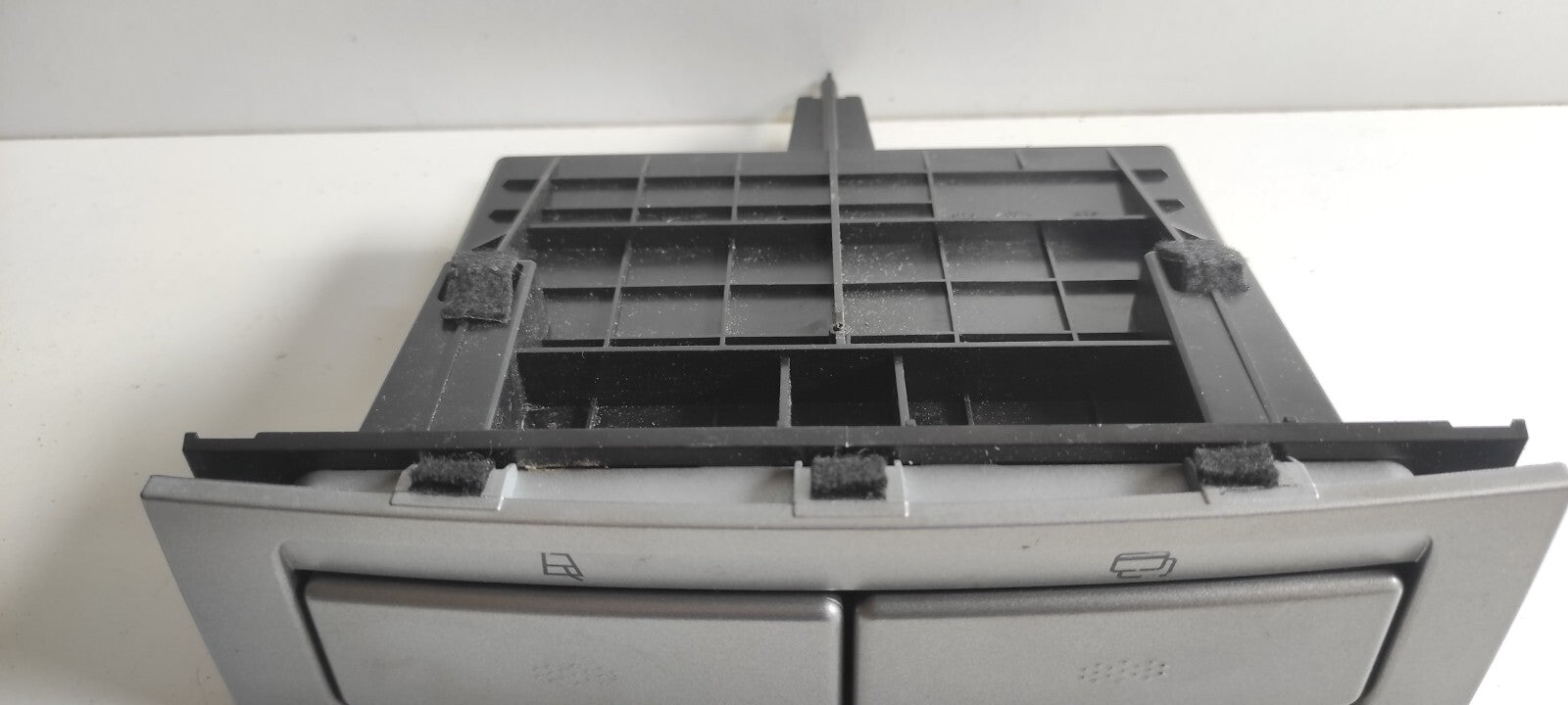 Alfa Romeo GT 1.9JTD 110kW 2004 Front Dashboard Cup Holder/ Storage