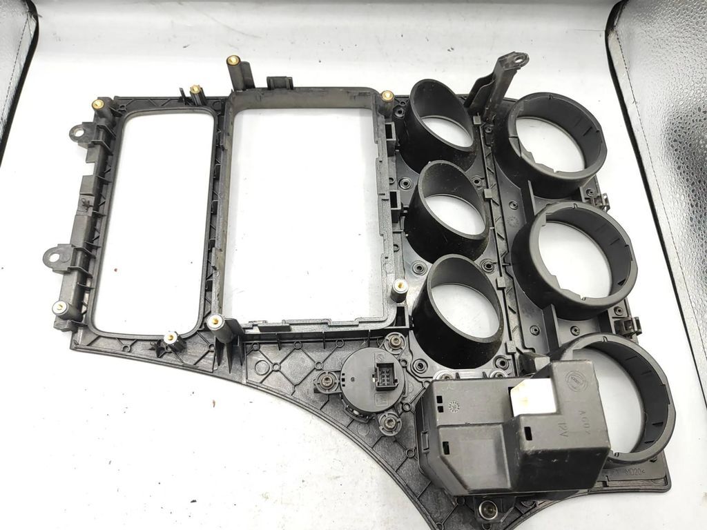 Alfa Romeo 159 2.2JTS 136kW 2007 LHD Front Center dashboard trim / CHECK PHOTOS