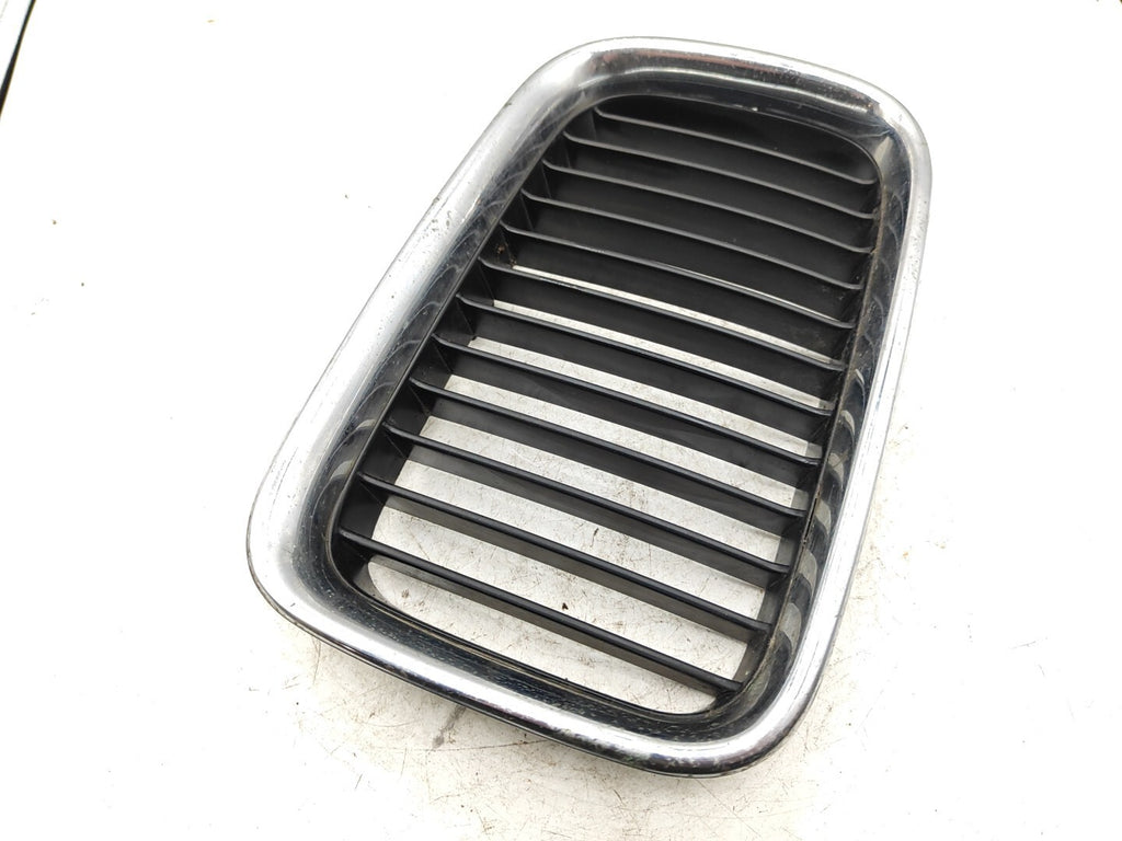 BMW 3 Series E36 Petrol  Front Right Side Bonnet Kidney Grill 8122238