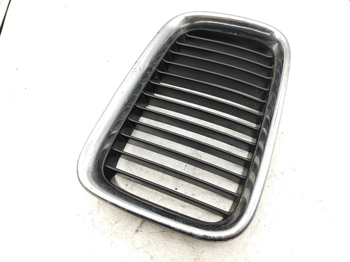 BMW 3 Series E36 Petrol  Front Right Side Bonnet Kidney Grill 8122238
