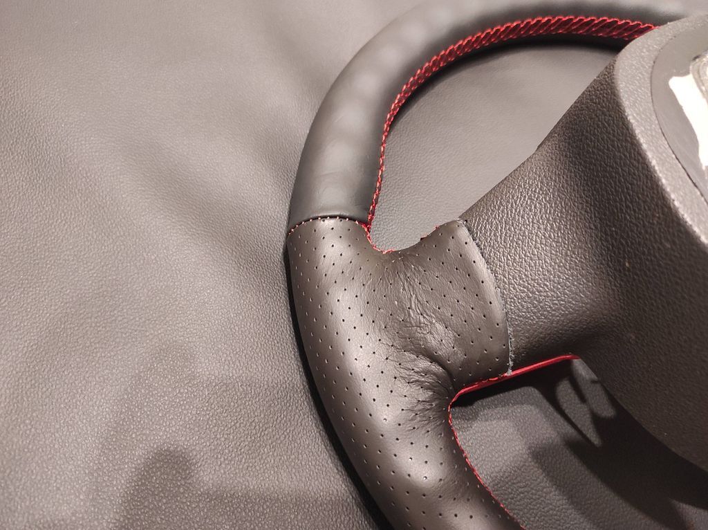 Ford Focus MK2 2008 Steering wheel 30347728 NEW LEATHER / REFURBISHED