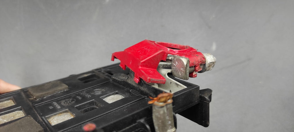 Alfa Romeo GT 2.0JTS 122kW 2004 Positive Battery Therminal Wiring Connector