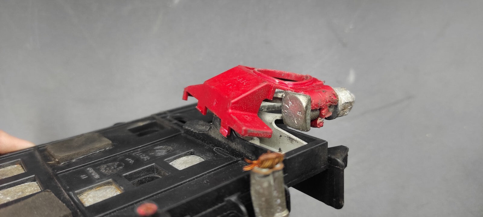 Alfa Romeo GT 2.0JTS 122kW 2004 Positive Battery Therminal Wiring Connector