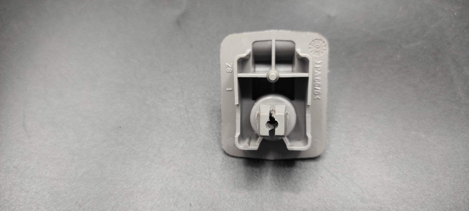 Peugeot 607 3.0i V6 2002 Front Sun Visor Cover Bracket Mount Holder