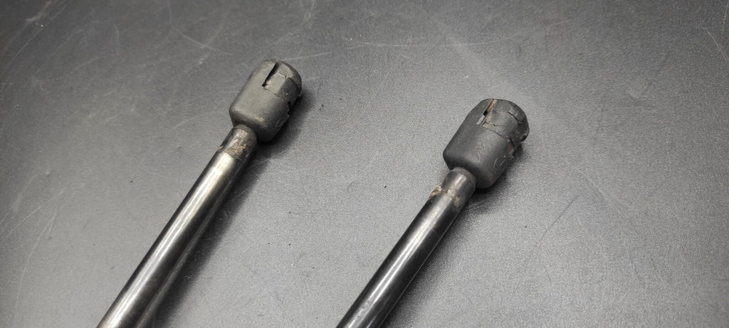 Alfa Romeo 159 SW 2.4JTDm 147kW 2007 Rear Tailgate Gas Shock Set 60683933