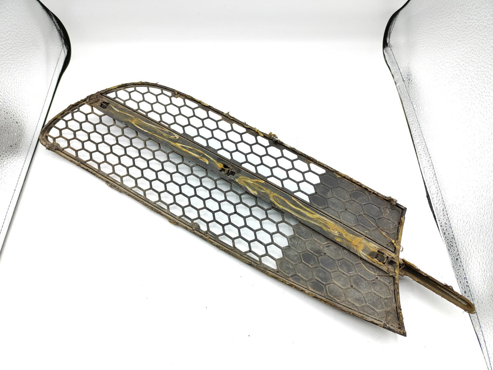 Alfa Romeo 147 1.9JTD 103kW 16V 2004 Front Right Bumper Grill 46557853